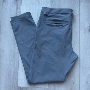 Lululemon Commission Classic-Fit Pant
Size 36